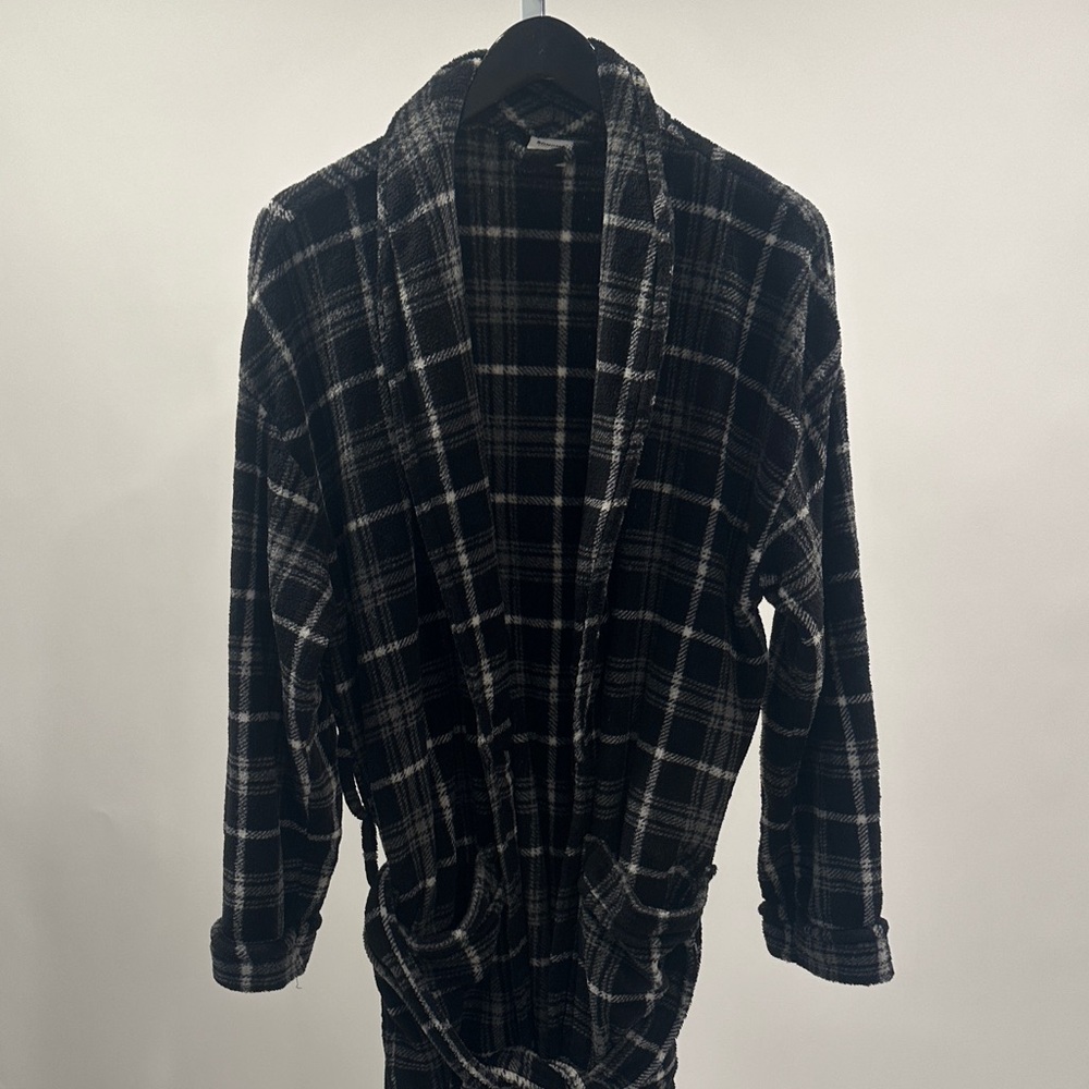 Sonoma Black and White Plaid Robe